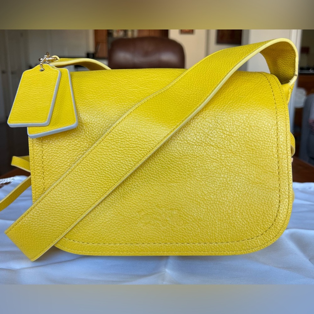 Coach DAKOTAH Crossbody 21 IN Pop Lacing Whiplash